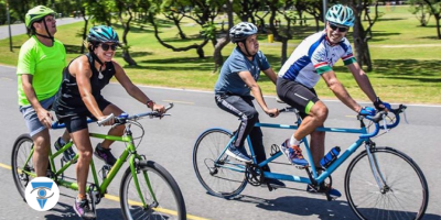 Personas andando en bicicleta