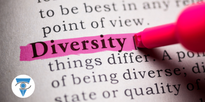 Se ve la página de un libro donde aparece la palabra en inglés "diversity" resaltada con marcador.